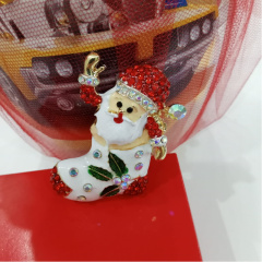 Zirkon Taşlı '' Çoraptan Çıkan Noel Baba '' Figürlü Broş